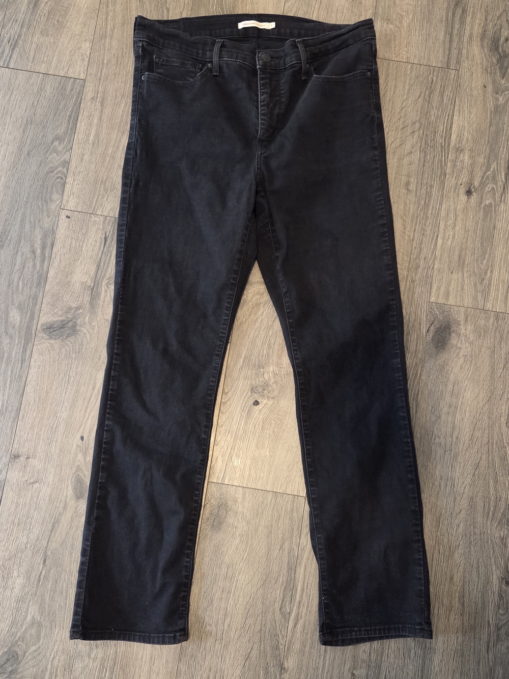 Levi's Women's Straight Leg Jeans in Black